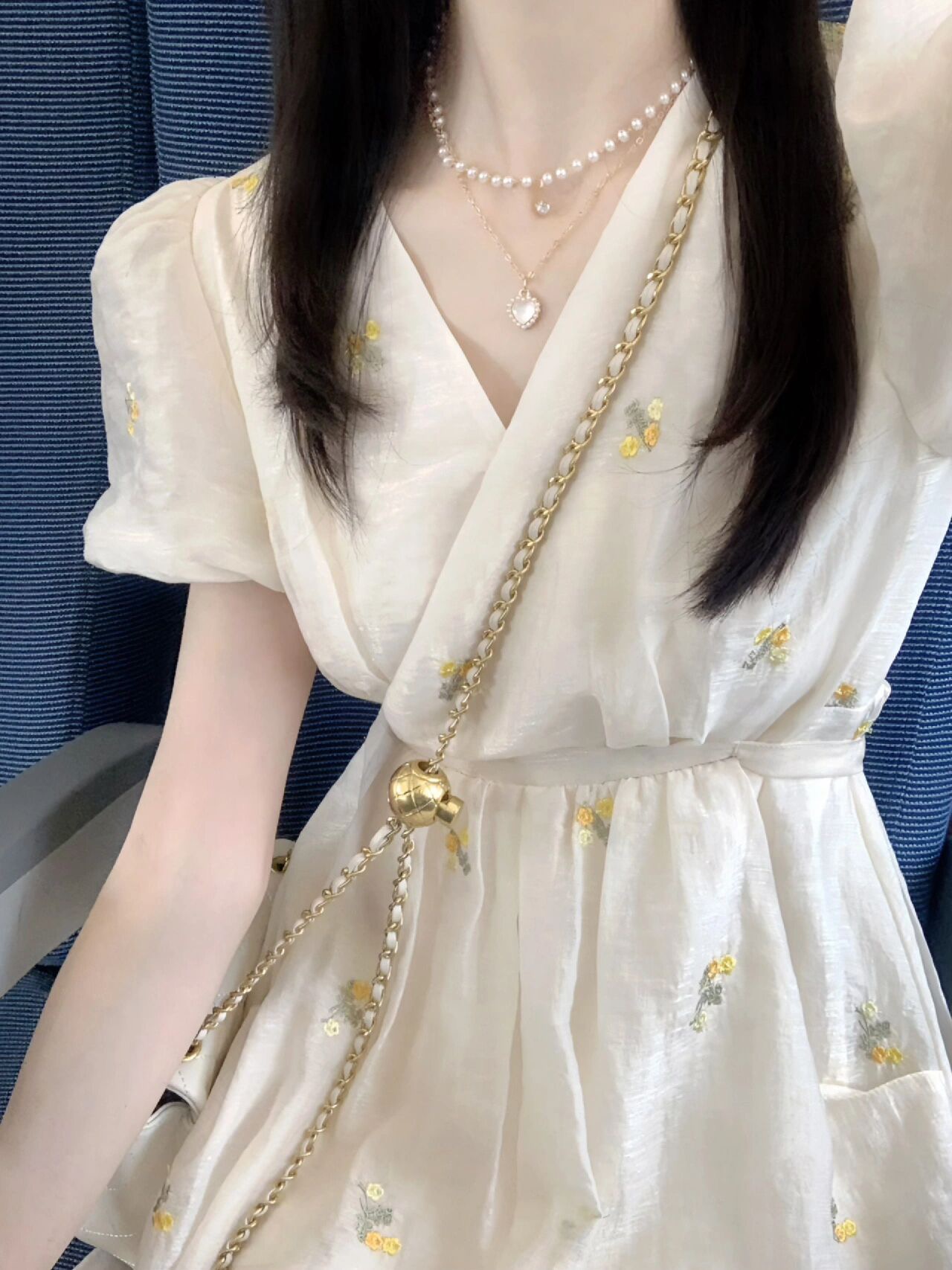 法式v領重工刺繡泡泡袖碎花連衣裙新款女高腰顯瘦溫柔風長裙
