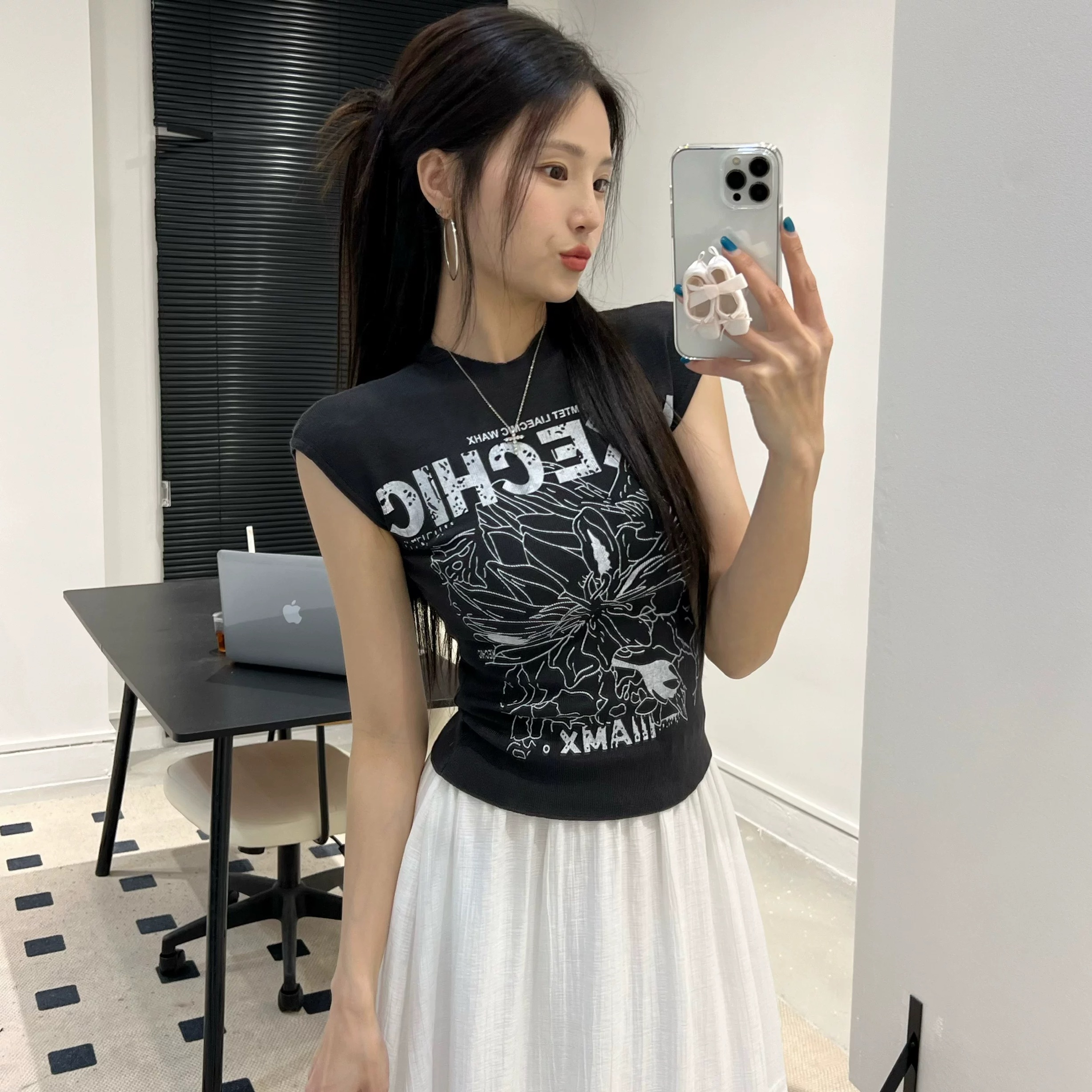 獨特别致美式復古印花辣妹修身顯瘦短款針織背心女外穿設計感小衫