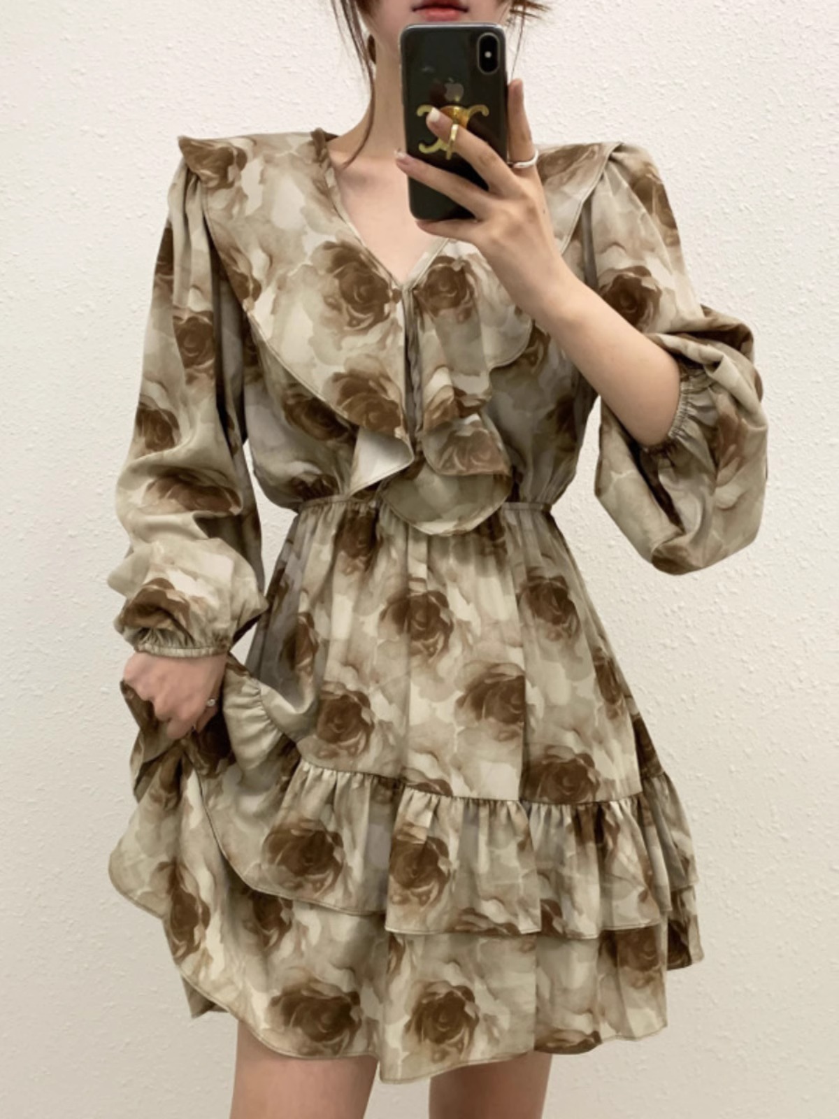 早春季新款法式溫柔風荷葉邊連衣裙女氣質V領收腰顯瘦垂墜感裙子