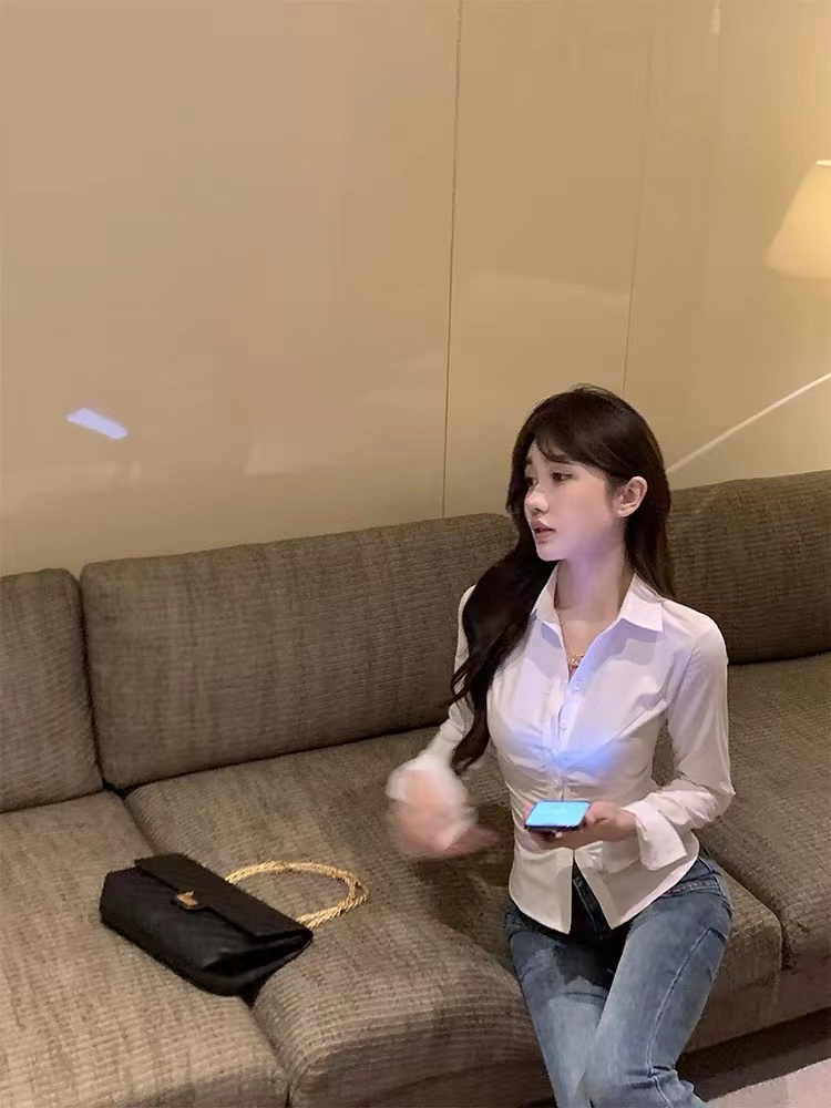 愉悅愉悅白色收腰長袖襯衫女春季純欲氣質設計感小眾修身內搭上衣