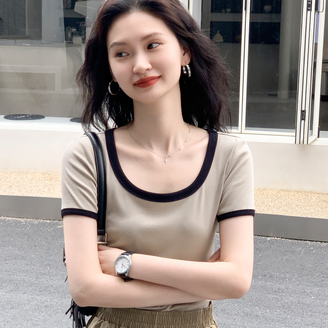 小眾設計簡約撞色正肩短袖T恤女修身百搭顯瘦夏季新款短款u領上衣