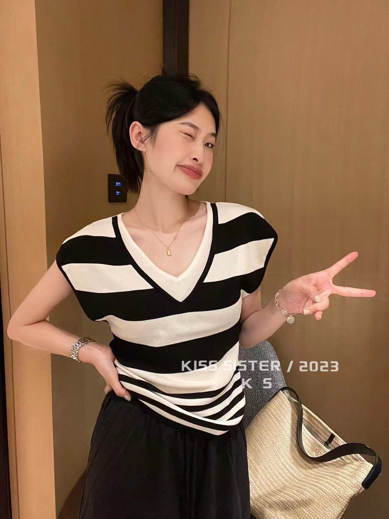 設計感假兩件條紋v領短袖女夏季高級感飛飛袖修身正肩上衣韓國單