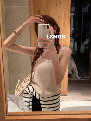 THE LEMON lemon green tea solid color square collar vest for women, simple and versatile, slim fit for inner wear and outer wear with bottoming suspenders