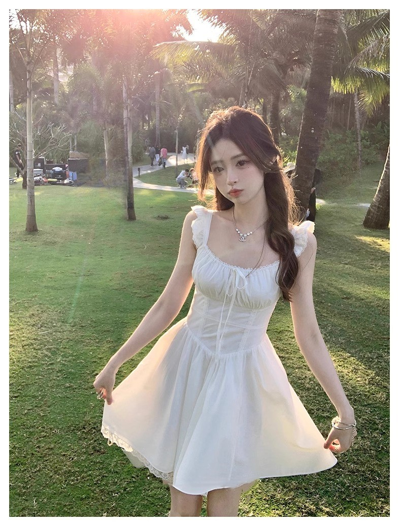 白水女春日小白裙白色吊帶連衣裙女春秋新款收腰度假初戀短裙