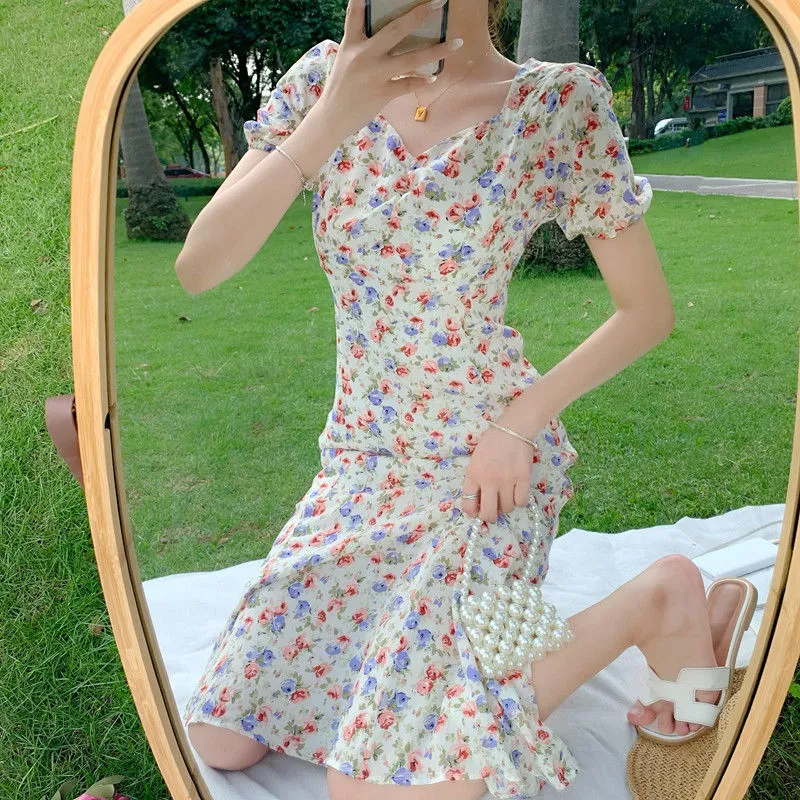 法式復古碎花連衣裙子女神范氣質收腰顯瘦2024夏裝新款輕熟溫柔風