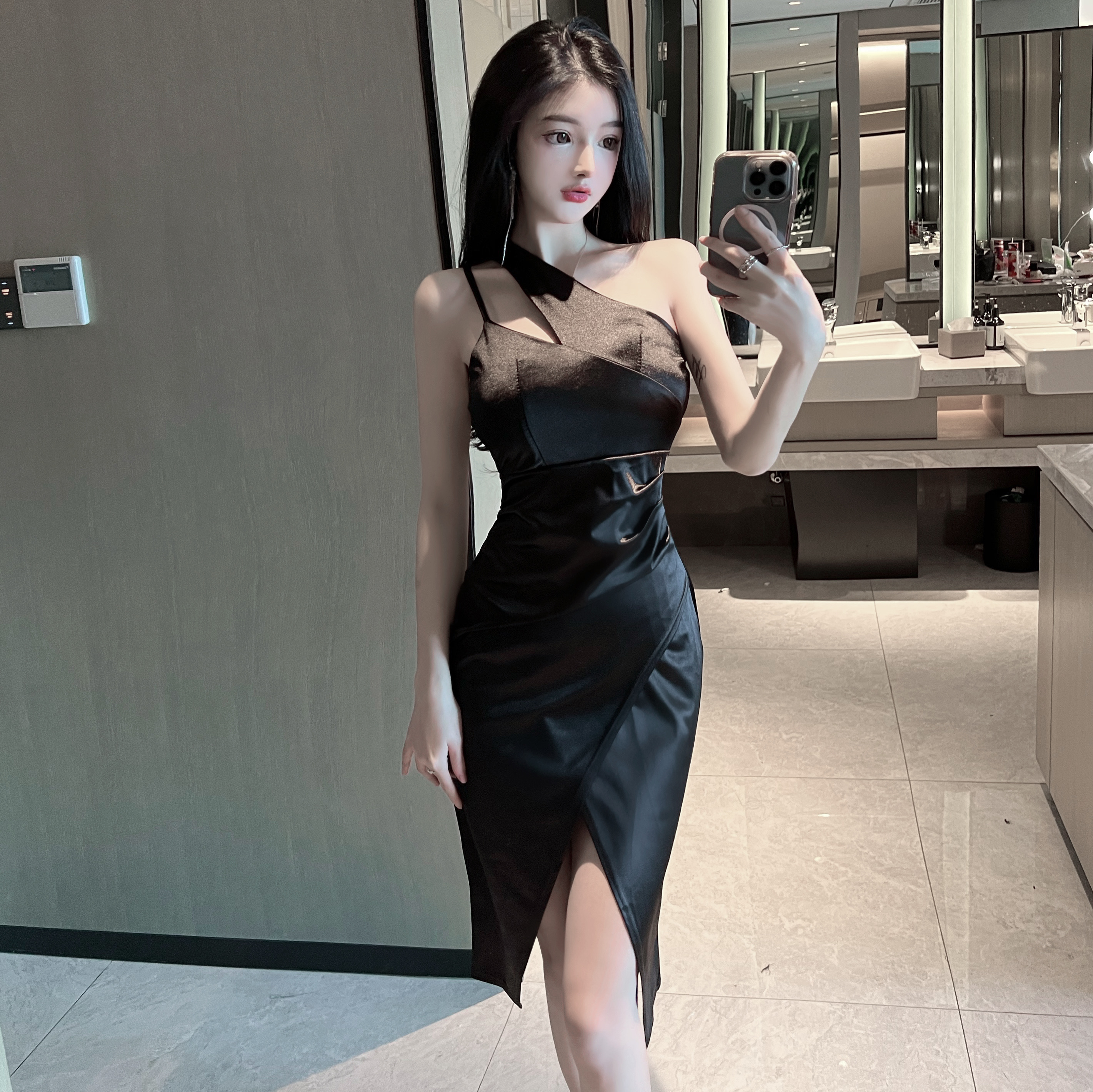 Real shot of new style feminine celebrity slim fit sloping shoulder irregular mid-length dress