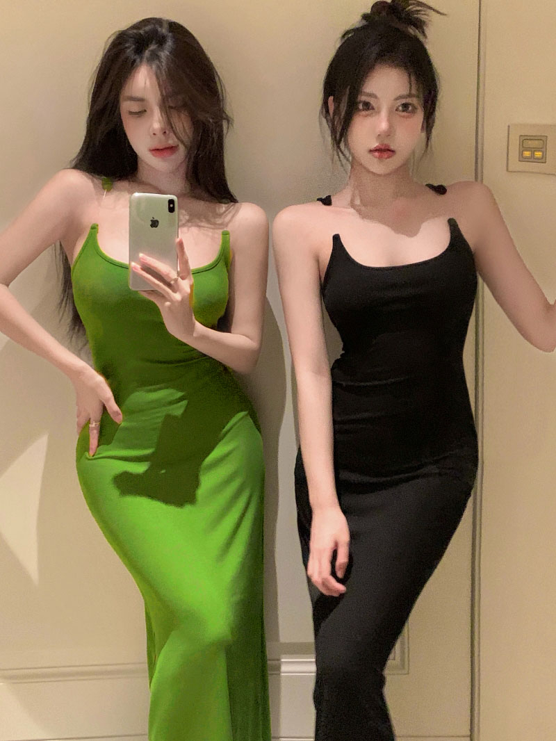純欲隱形吊帶連衣裙女夏季露肩裙子性感收腰修身顯瘦包臀裙中長裙