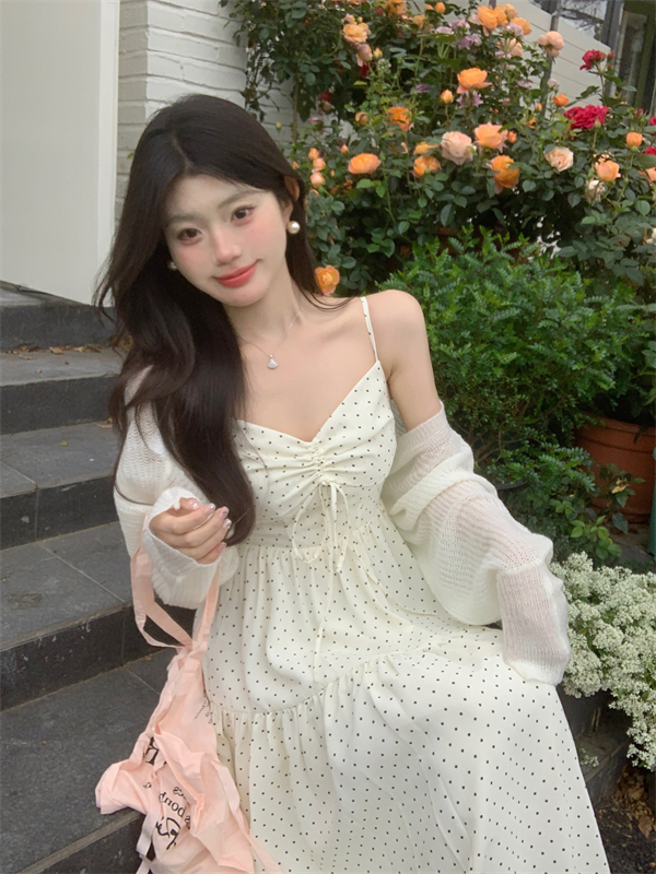 實拍波點吊帶連衣裙夏季V領收腰顯瘦中長裙子慵懶風白色防曬開衫