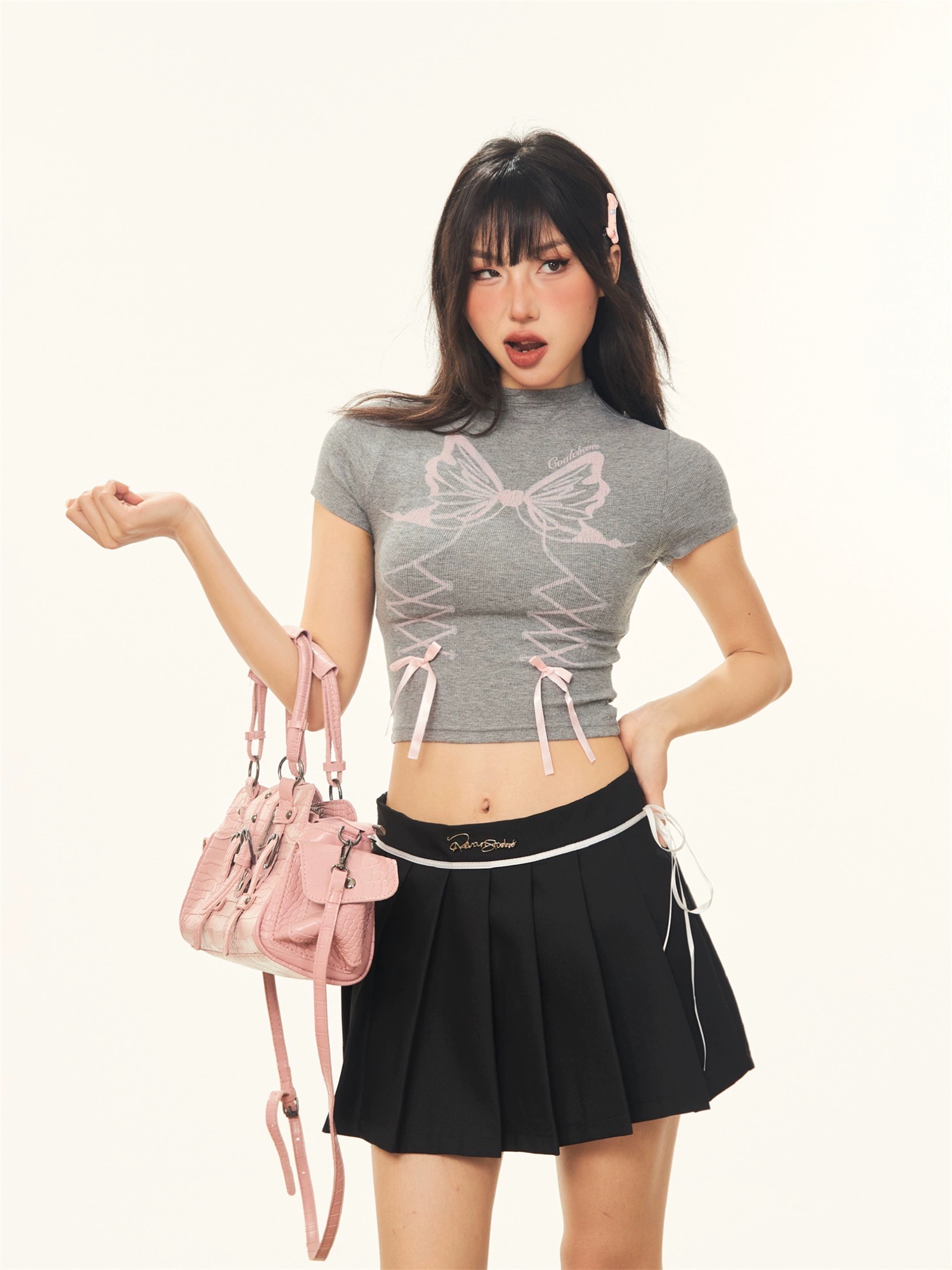MAIKAO 甜酷辣妹蝴蝶結印花短袖T恤女夏季修身顯瘦純欲風短款上衣