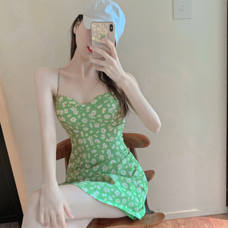綠色小鄒菊碎花包臀連衣裙女夏季小清新性感低胸吊帶A字裙短裙子