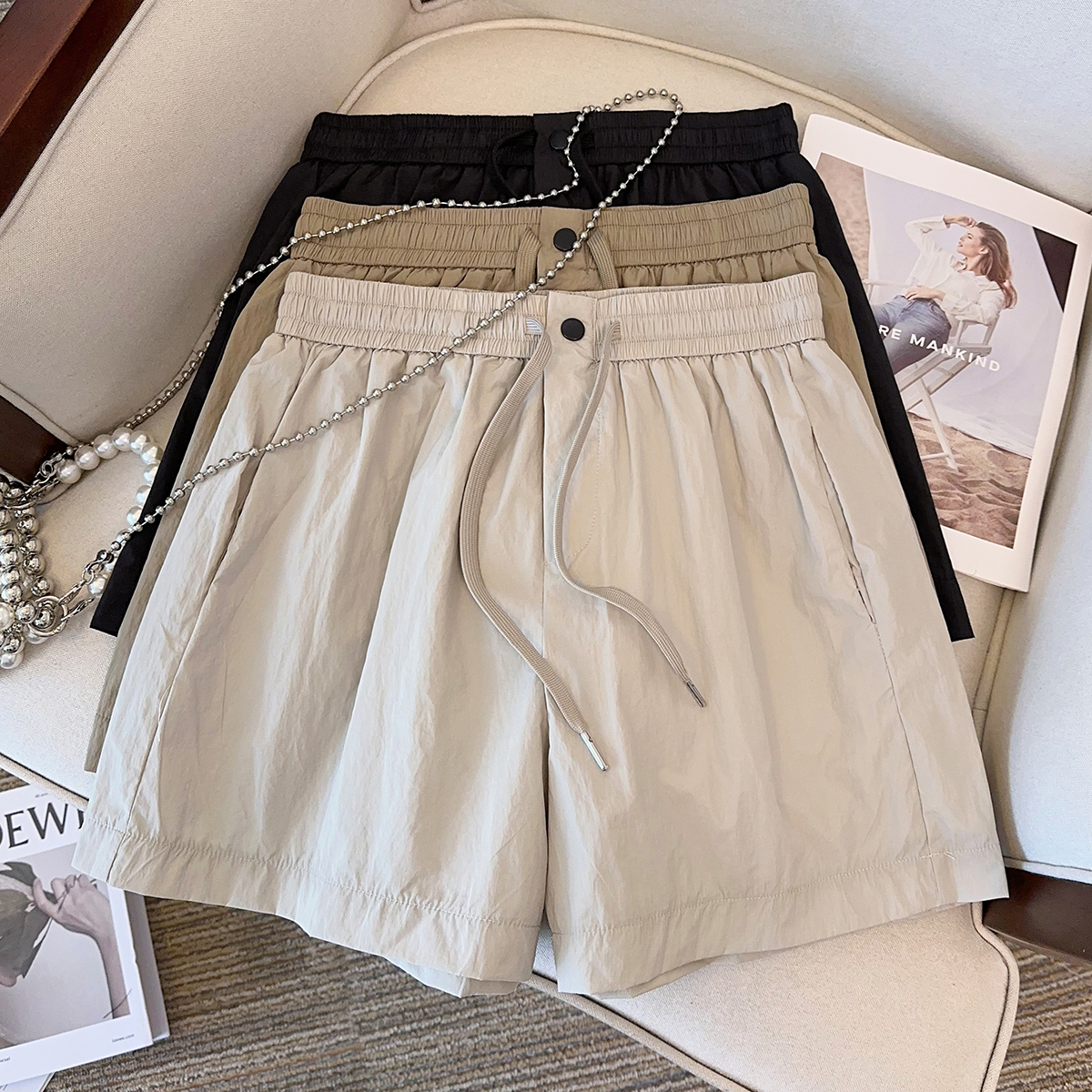 Actual shot of 2024 new summer clothes for fat mm, fashionable and versatile, slimming, long legs and smooth one-button drawstring waist shorts