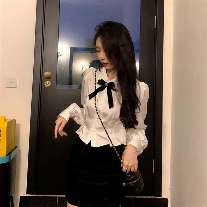 純欲風jk收腰褶皺襯衫女性感長袖白色襯衣設計感辣妹顯瘦上衣秋季