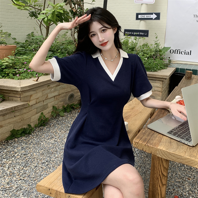 時尚超火2024新款藍色V領法式收腰polo連衣裙女夏季裙子遮肚顯瘦