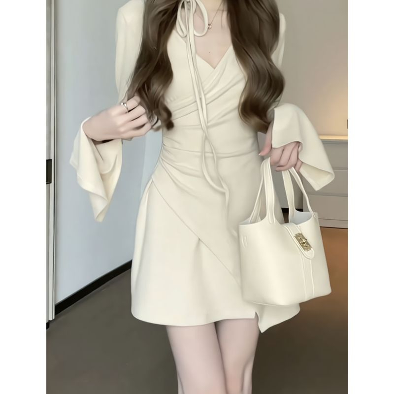 ，天貓質量小個子長袖連衣裙子小眾女裝秋季法式v領辣妹短裙