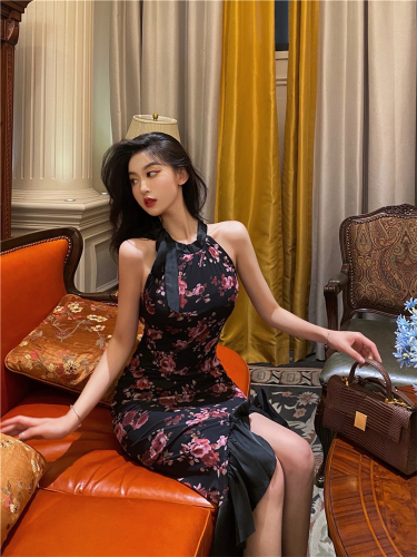 Real shot of improved classic cheongsam spliced ​​with black rose halter neck strap fishtail dress mid-length skirt