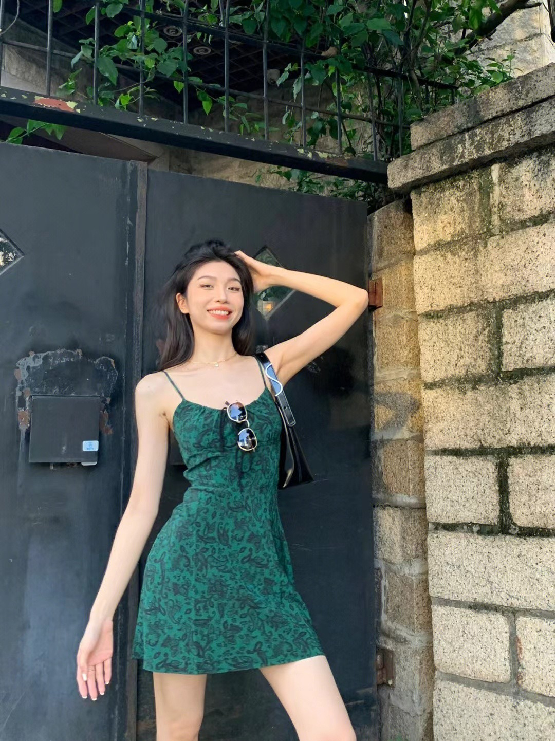 墨綠色復古碎花連衣裙女春夏法式高腰修身顯瘦無袖吊帶裙辣妹短裙