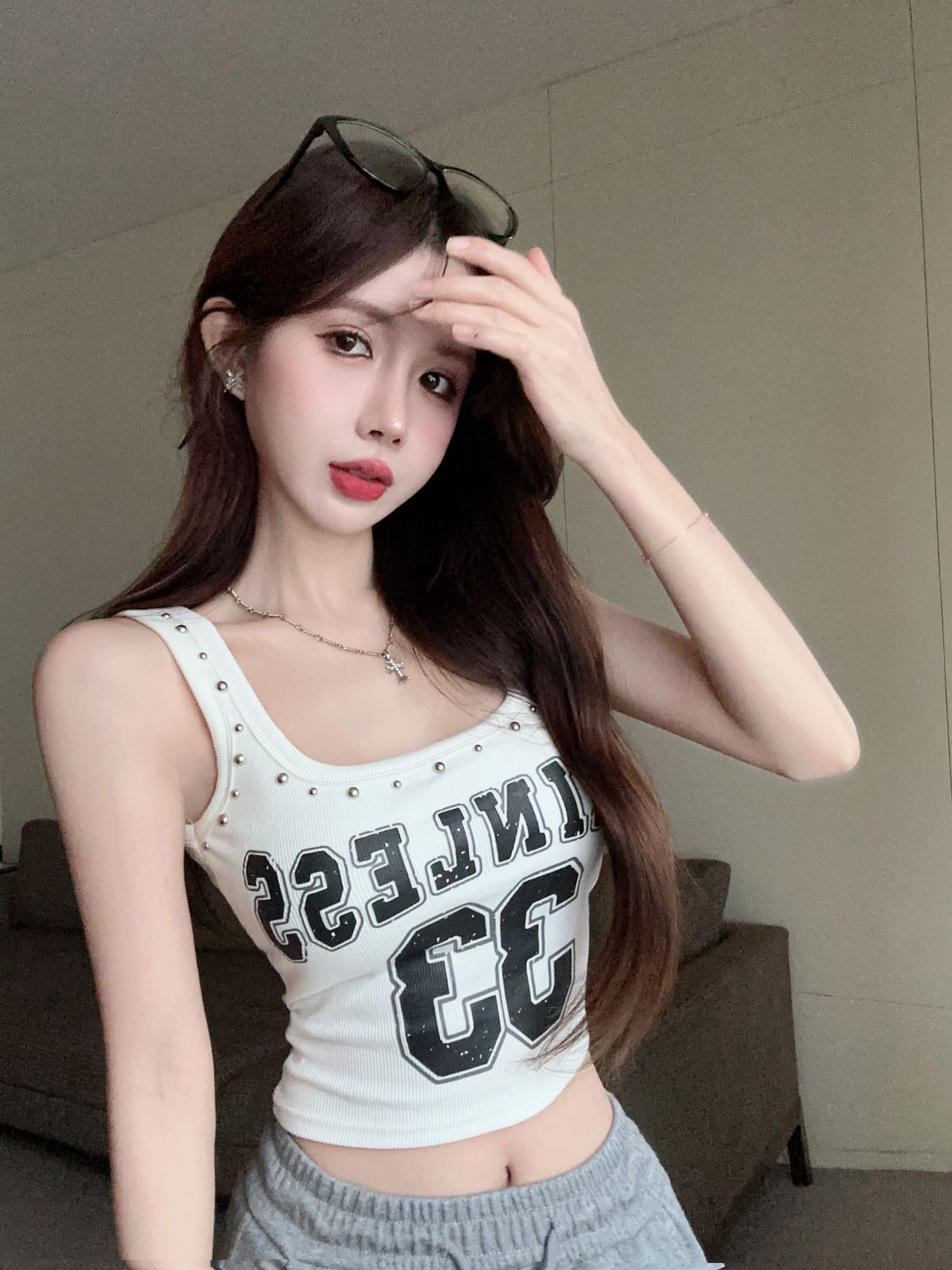 實拍美式復古炸街款鉚釘印花短款背心帶胸墊辣妹緊身外穿背心
