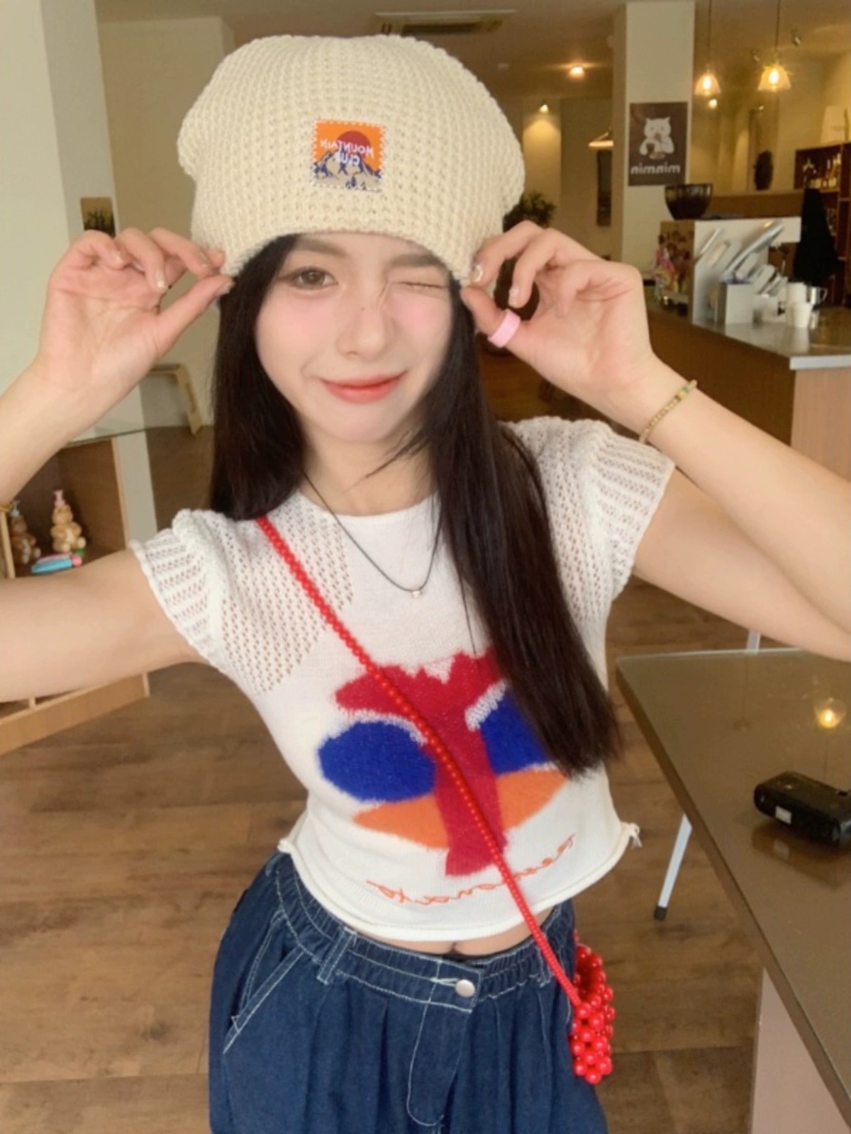 已出貨 塗鴉提花軟糯短袖針織衫女春夏新款甜辣風修身別致設計感
