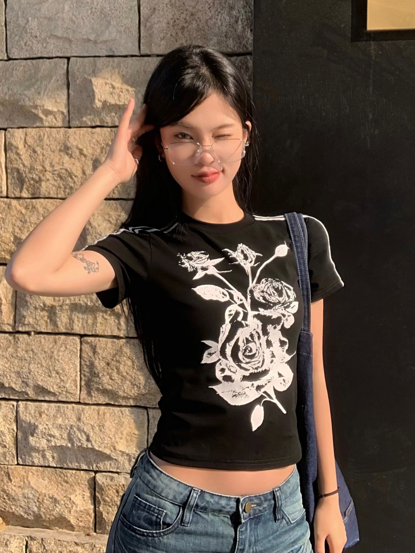 實拍2024~美式復古短袖玫瑰印花拼接正肩短款T恤