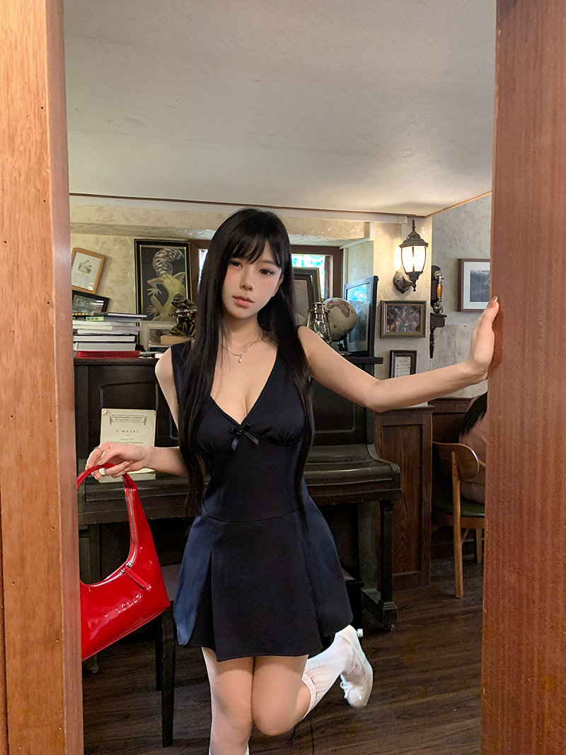 實拍歐美學院風深v領收腰背心裙女夏a字連衣裙壓褶短裙