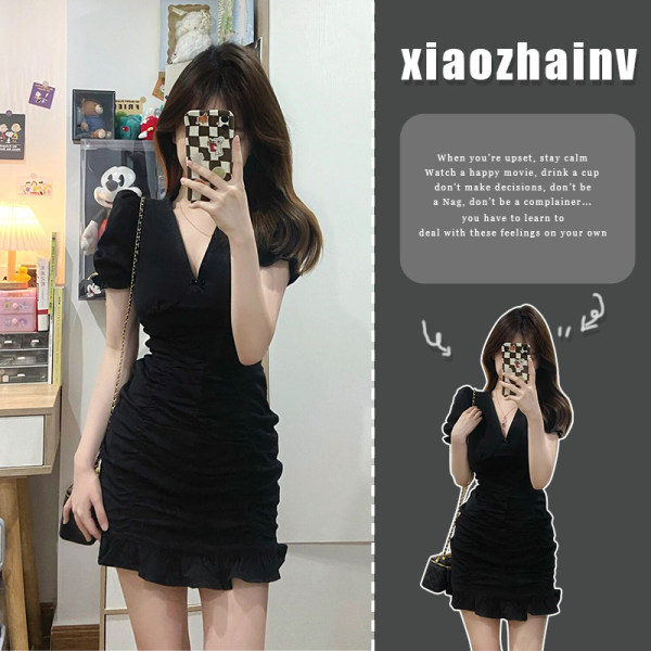 黑色v領泡泡袖連衣裙女夏季小眾獨特設計高級感魚尾裙子韓系風格