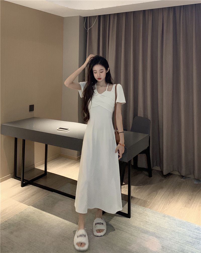 實拍~赫本風掛脖設計感短袖連衣裙高級感收腰顯瘦氣質長裙