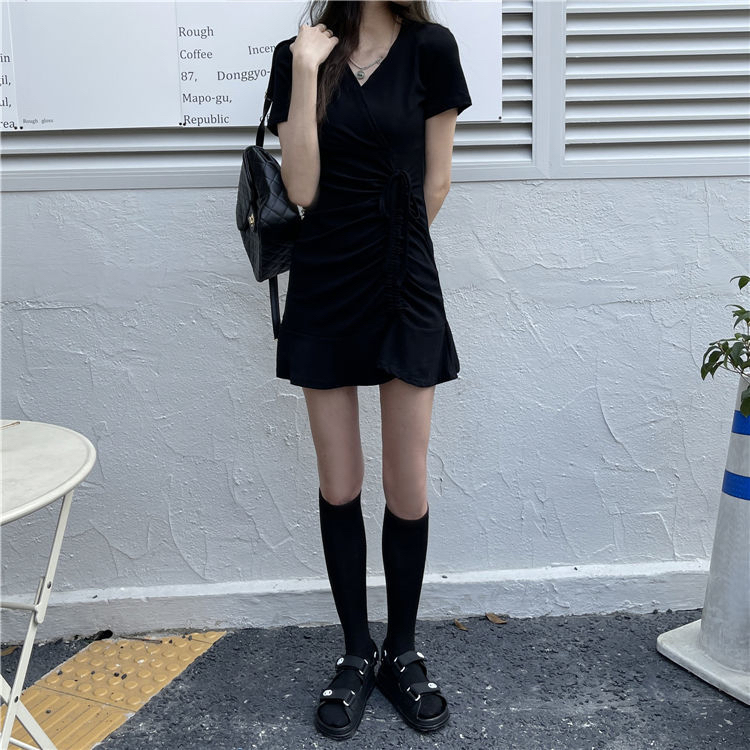 小黑裙夏季新款修身收腰抽繩褶皺魚尾連衣裙高級感遮肚子裙子