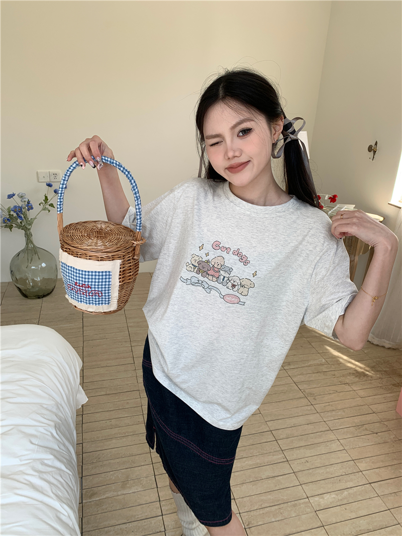 Actual shot of versatile childlike loose casual short-sleeved T-shirt