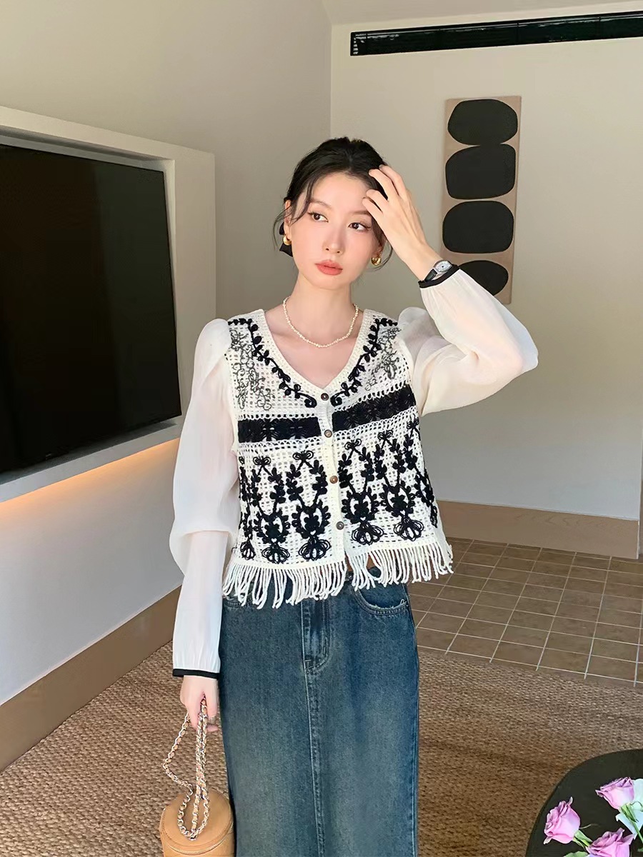 早秋韓版度假復古風v領鈎花刺繡流蘇點綴撞色拼接長袖小衫