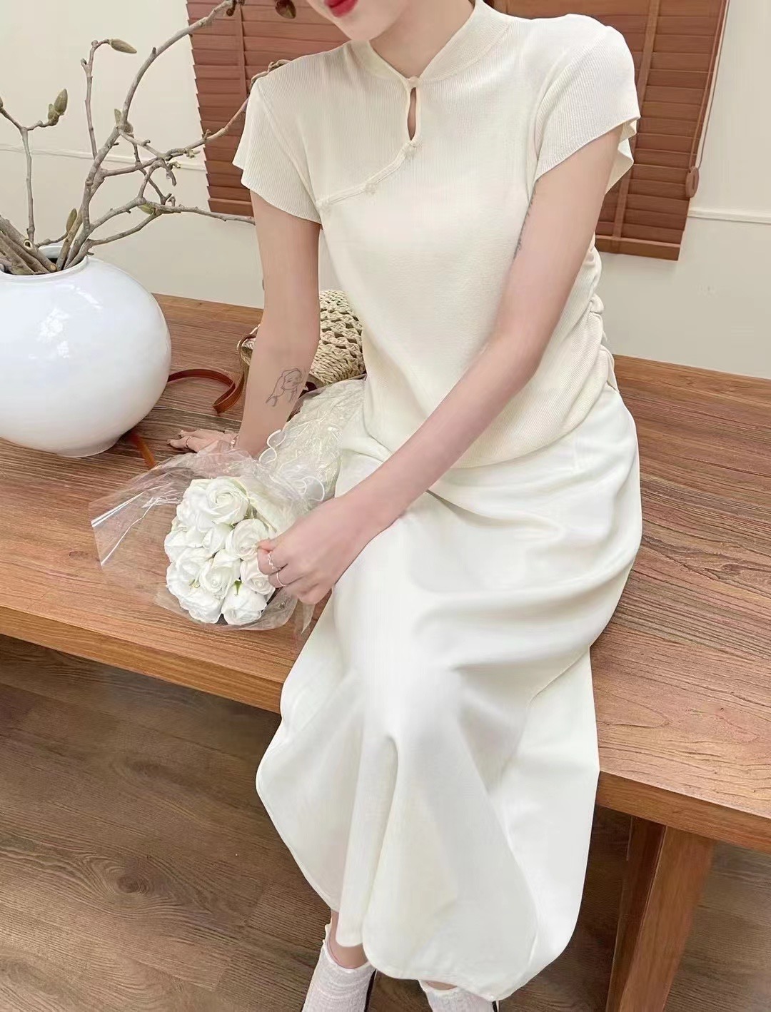 2024年新款女裝新中式輕國風小上衣高端盤扣鏤空針織短袖T恤夏款