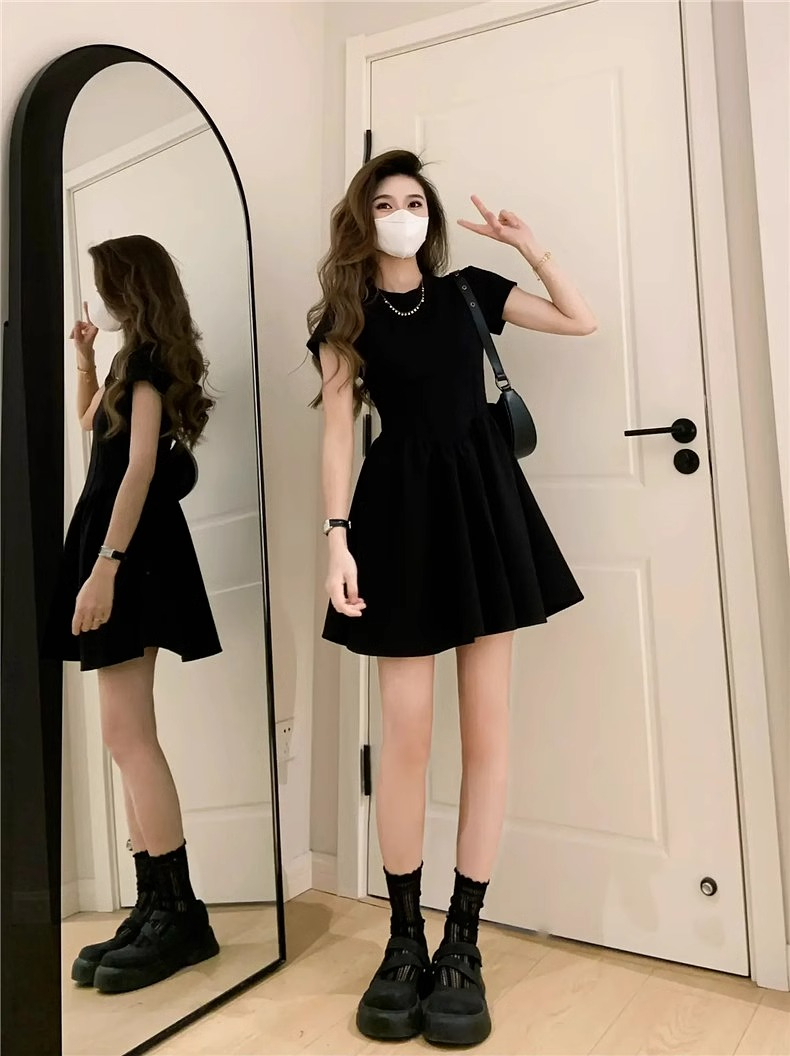 法式赫本風黑色高端氣質連衣裙子女夏季2024年新款小個子顯瘦短裙