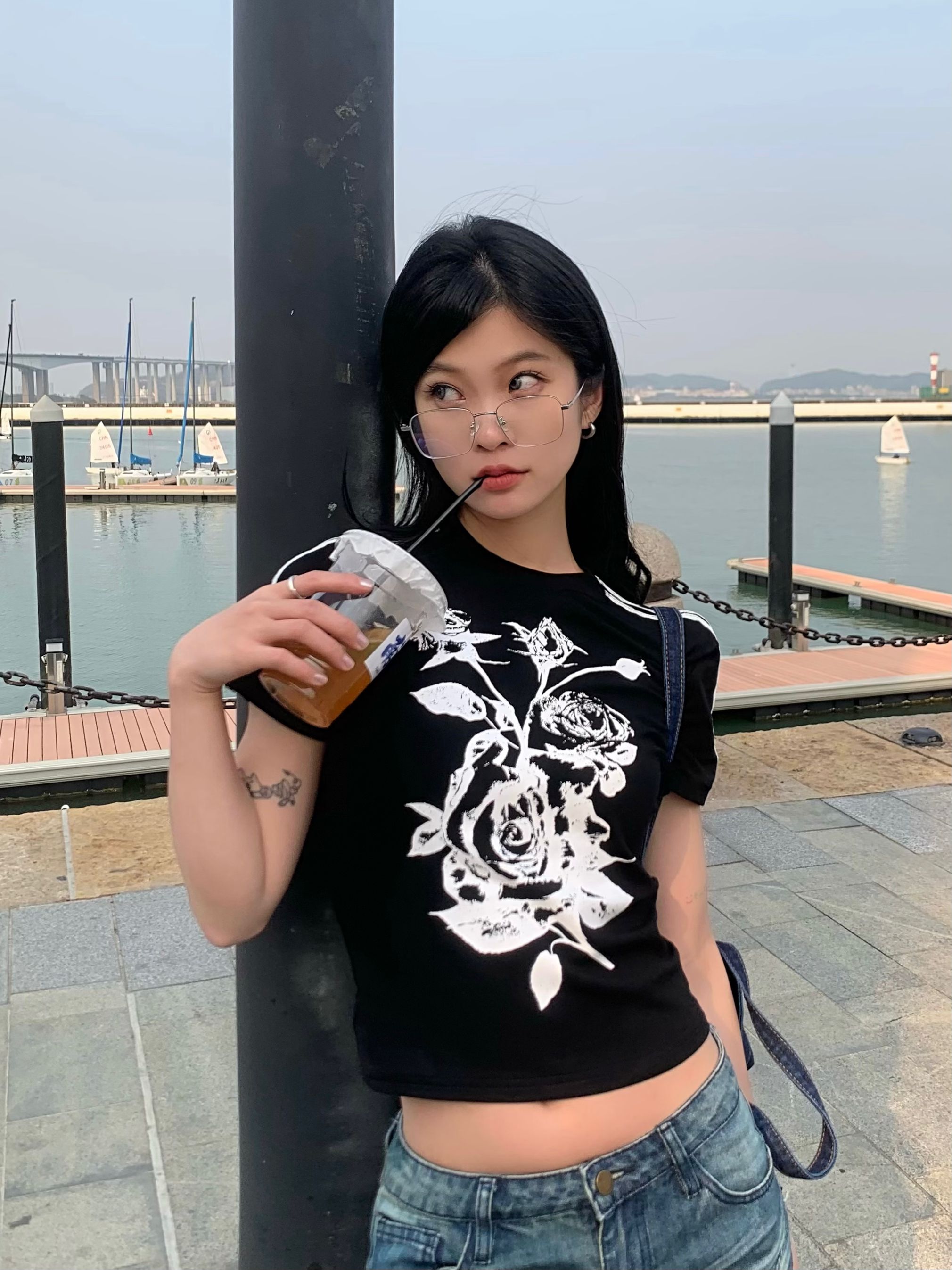 實拍2024~美式復古短袖玫瑰印花拼接正肩短款T恤