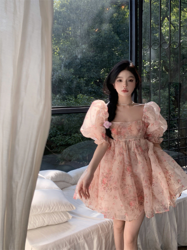 Real shot of ballet girl's age-reducing palace style, whitening and leg-lengthening tutu French floral dress