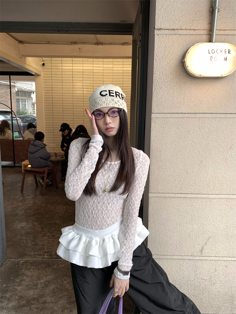 Real shot French retro hollow big U-neck lace shirt
