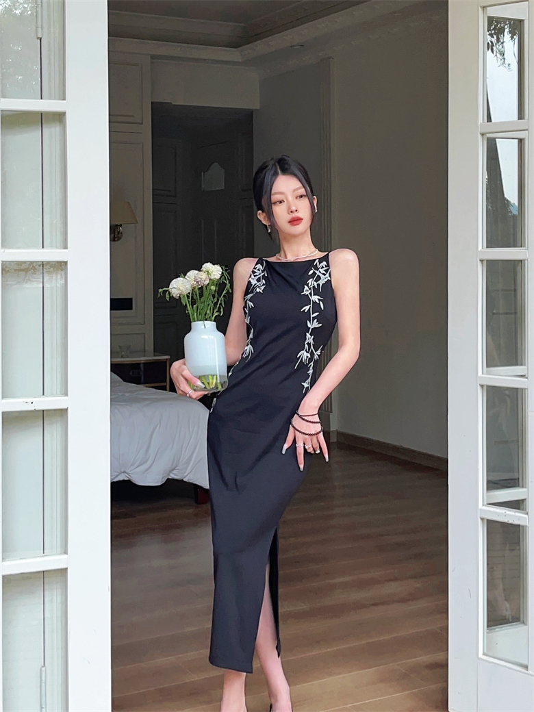 實拍高級感冷淡系氣質時尚黑色繡花竹葉修身收腰吊帶連衣裙子