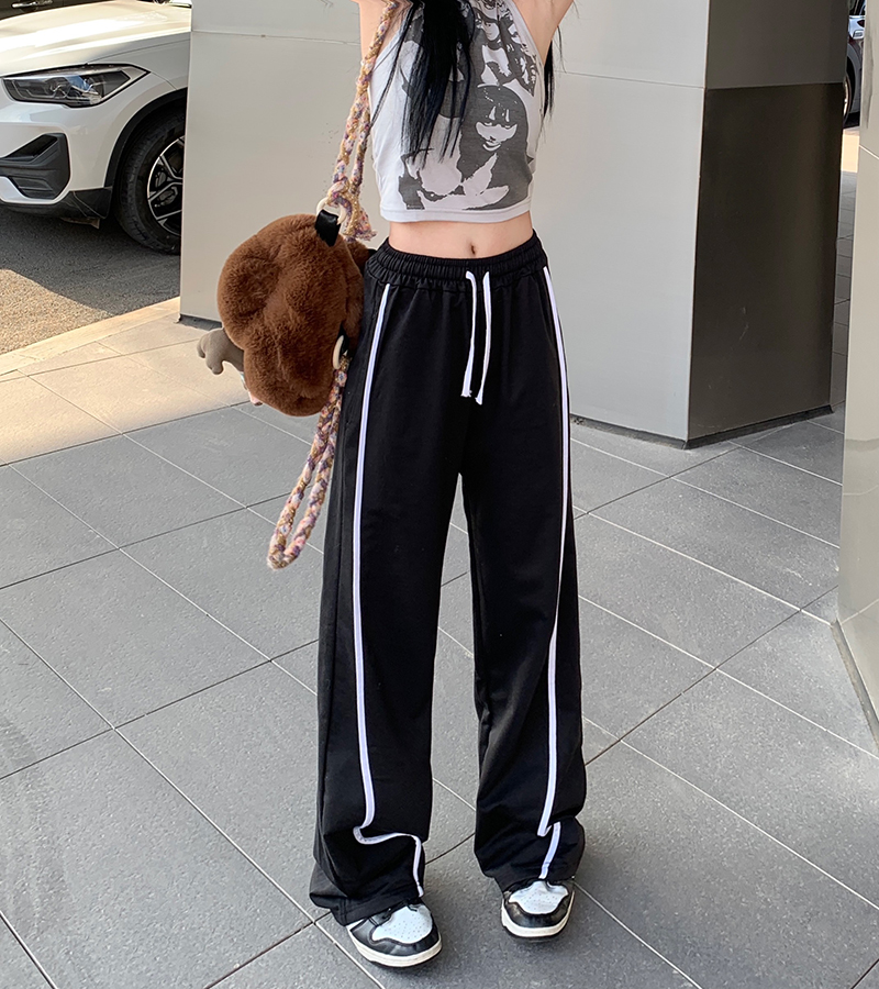 Actual shot of casual pants for women, straight high-waisted, slim, loose, large size, drapey wide-leg pants