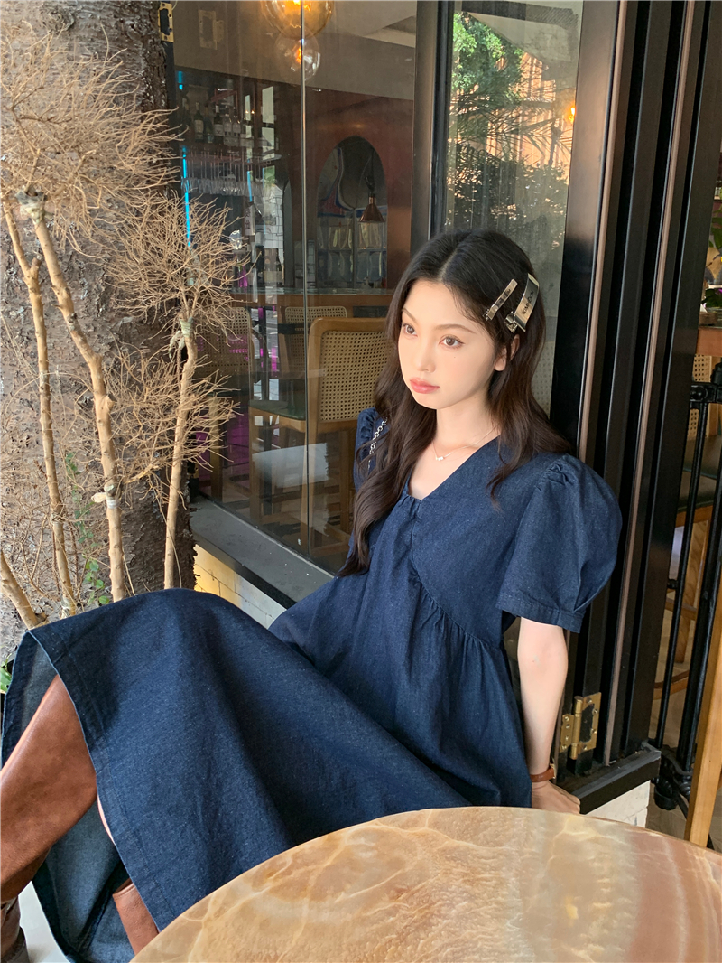 Actual shot of Korean chic versatile and simple small V-neck puff sleeves high-waisted long denim dress