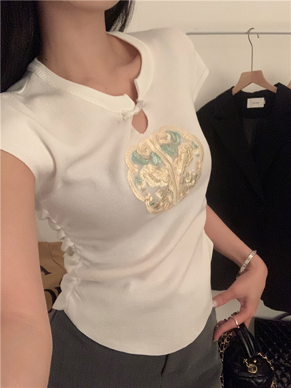 Actual shot of new Chinese-style button-down short-sleeved knitted T-shirt with high-end embroidery design to make you slim and slim-fitting top