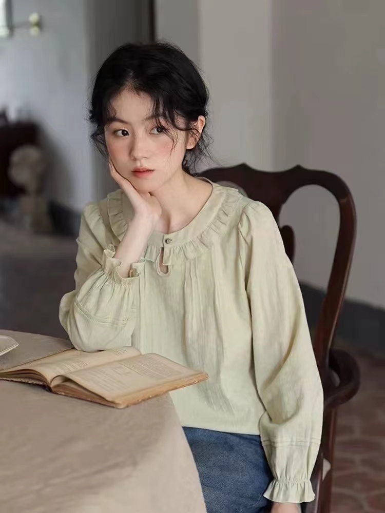 法式復古果綠色木耳邊長袖襯衫女2024新款內搭花邊領別致上衣