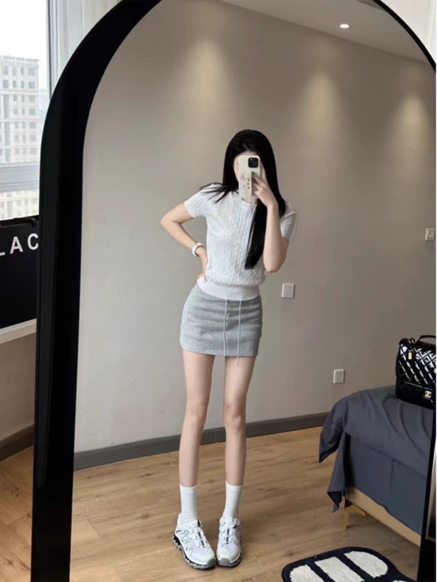 白色正肩短袖t恤女夏季薄款冰絲針織衫小個子學院風半袖體恤上衣