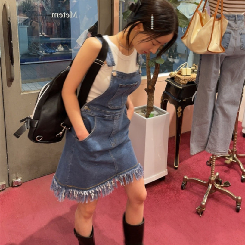 Trendy mustache raw edge slim fit mini denim suspender skirt