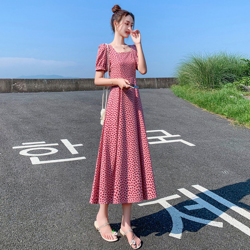 Slim and slim summer retro waist Hepburn Korean version 2024 travel square collar mid-length new dress