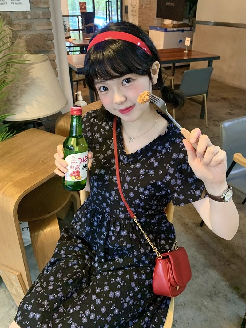 韓國新款娃娃裙茶歇法式V領小碎花短袖收腰顯瘦連衣裙女夏季