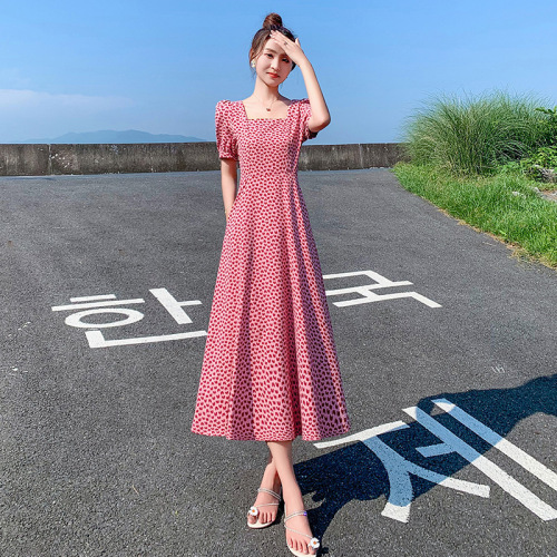 Slim and slim summer retro waist Hepburn Korean version 2024 travel square collar mid-length new dress