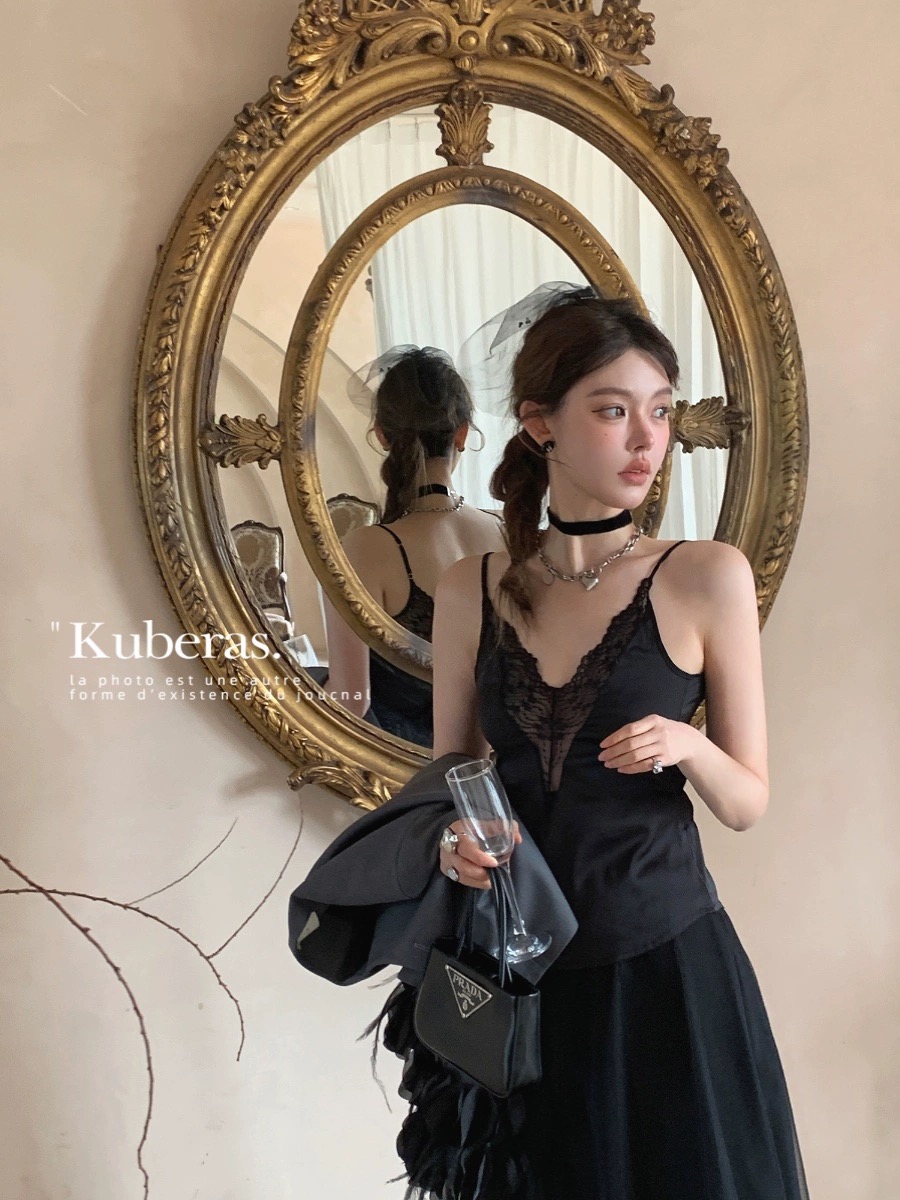 KUBERAS 人間尤物 純欲修身短款V領蕾絲拼接吊帶背心上衣 2色吊帶