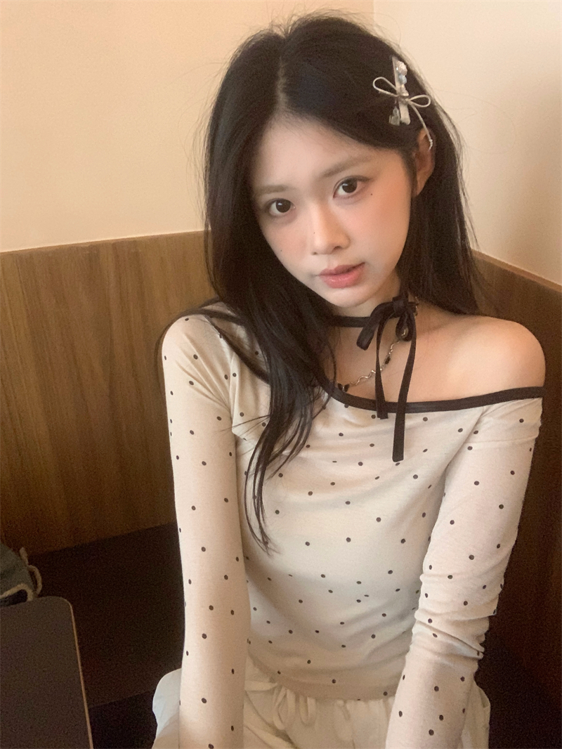 實拍~心動波點系帶長袖T恤女露肩圓領打底短款上衣