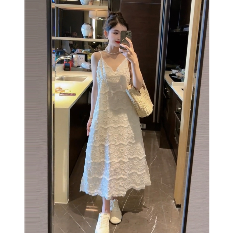 洋洋嚴選~法式初戀奶甜設計感蕾絲花朵流蘇V領吊帶連衣裙