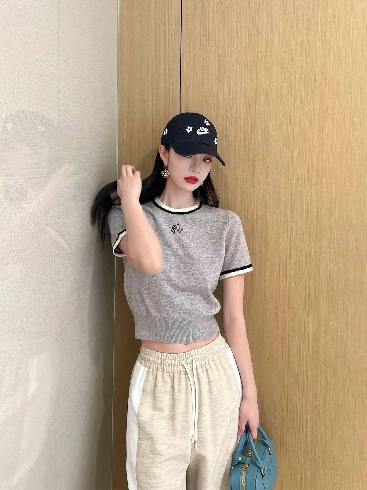 NancyCavally款雲朵感100羊毛 撞色邊玫瑰刺繡收腰針織短袖