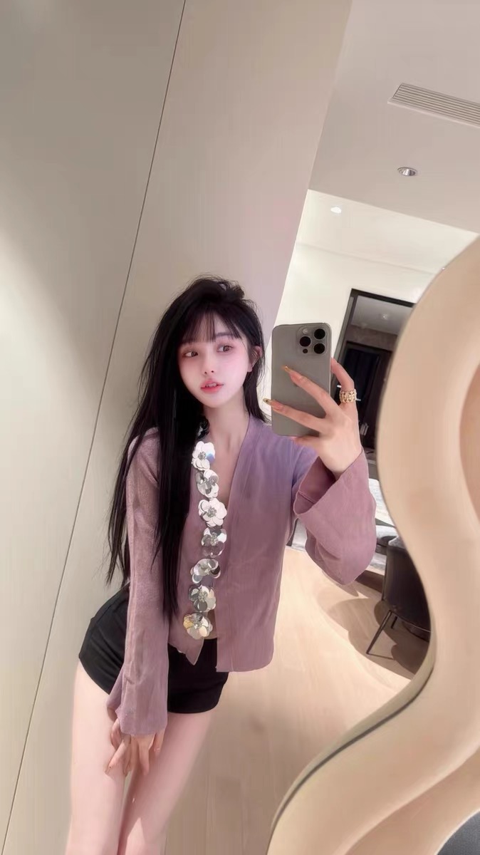 LiNa麗娜 紫色V領針織衫手工亮片花朵設計感2024年春季新款女