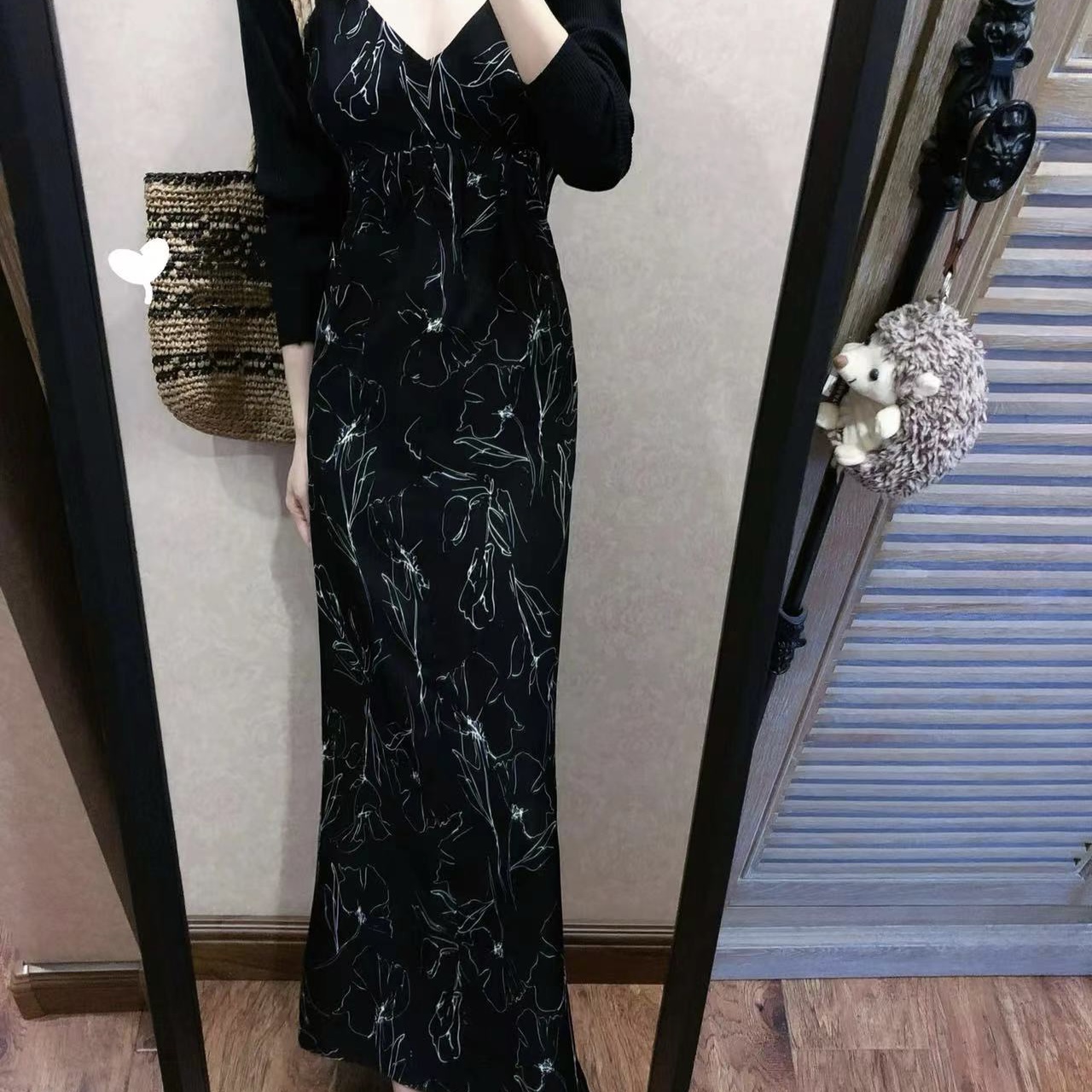 法式赫本風別致印花吊帶連衣裙女夏季新款設計感氣質修身顯瘦長裙